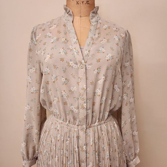 Uniqlo Pleated Chiffon Dress - Picture 4 of 14